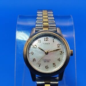 Vintage 2002 Timex Indiglo Real Mother of Pearl Dial 25mm Women's Quartz Watch